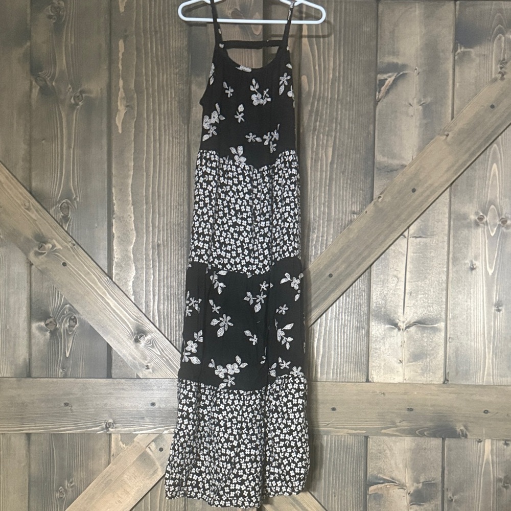 Cat & Jack Black and White Floral Kids Casual Dress